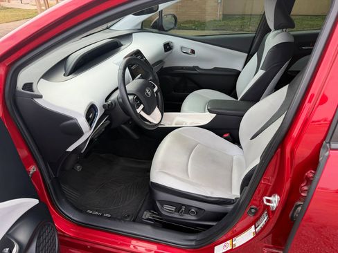 Used 2016 Toyota Prius Four Touring FWD image 9