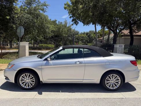 Used 2011 Chrysler 200 Limited FWD image 2