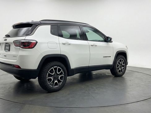 Used 2025 Jeep Compass Trailhawk AWD/4WD image 9