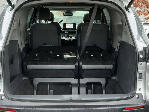 Used 2024 Toyota Sienna XLE image 27