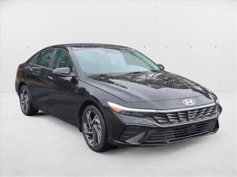 New 2025 Hyundai Elantra Limited image 7