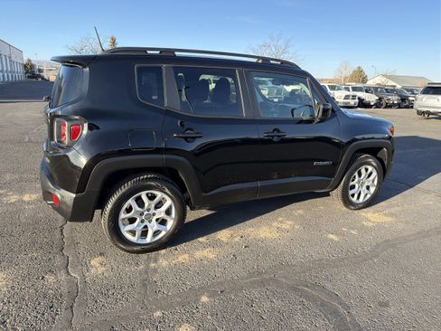Used 2018 Jeep Renegade Latitude w/ Cold Weather Group image 6