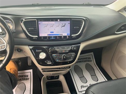 Used 2021 Chrysler Pacifica Touring-L w/ Uconnect Theater Family Group image 11