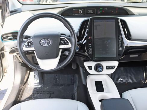 Used 2017 Toyota Prius Prime Premium FWD image 17