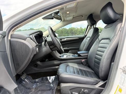 Used 2018 Ford Fusion SE w/ Equipment Group 602A FWD image 13