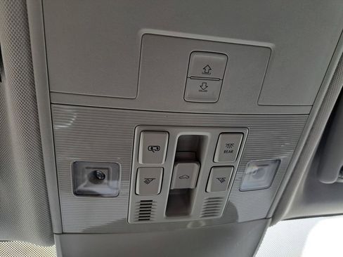 New 2026 Volkswagen Taos SE image 18