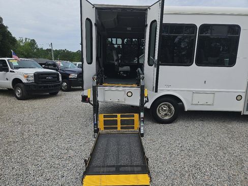 Used 2015 Chevrolet Express 3500 w/ Shuttle Bus Package RWD image 18