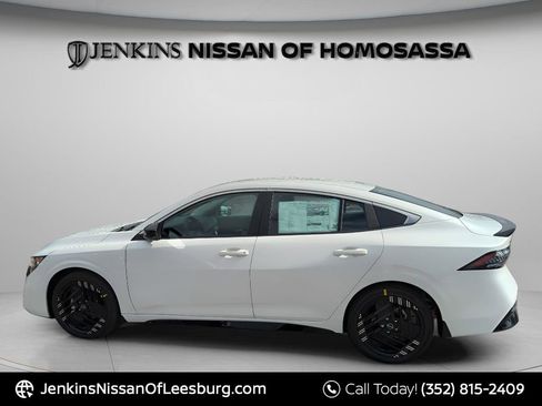 New 2026 Nissan Sentra SR w/ Floor Mat Package FWD image 10