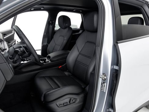 Used 2024 Porsche Cayenne image 14