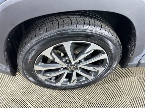 Used 2022 Toyota Corolla Cross XLE image 10