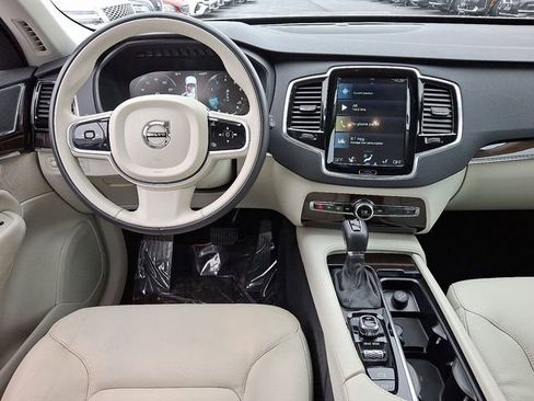Used 2017 Volvo XC90 T6 Momentum w/ Vision Package image 12