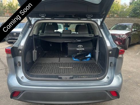 Used 2021 Toyota Highlander XLE AWD/4WD image 28