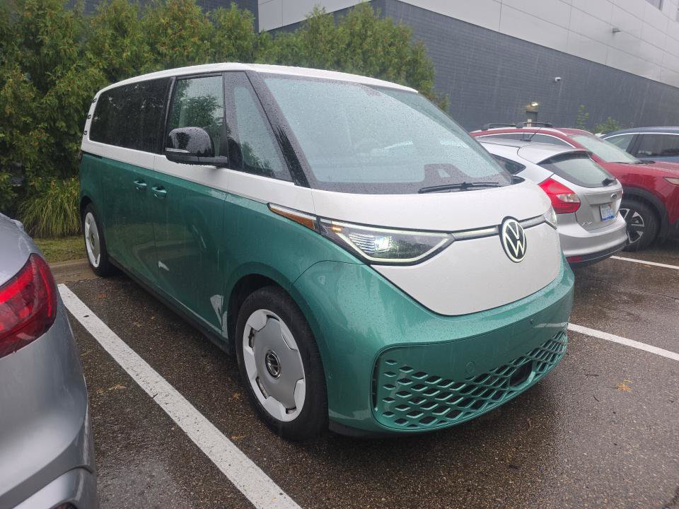 Used 2025 Volkswagen ID. Buzz 1st Edition RWD image 3
