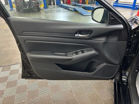 Used 2025 Nissan Altima 2.5 SV FWD image 22