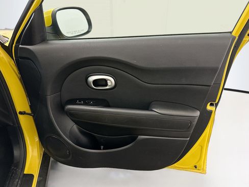 Used 2014 Kia Soul + image 31