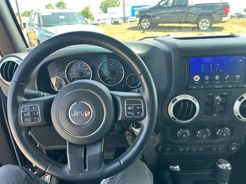 Used 2018 Jeep Wrangler Unlimited Rubicon w/ Cold Weather Group AWD/4WD image 11