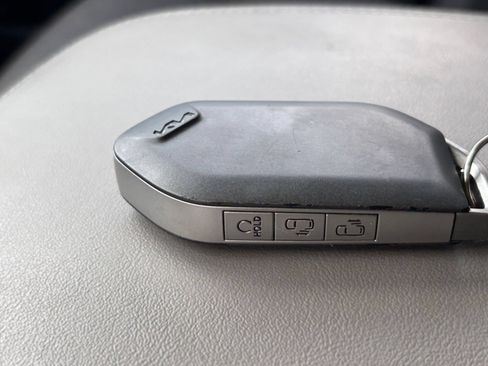 Used 2026 Kia Carnival FWD image 27