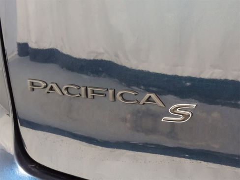 Certified 2023 Chrysler Pacifica Touring-L w/ S Appearance Package image 12