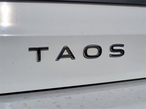 Used 2024 Volkswagen Taos SE image 7