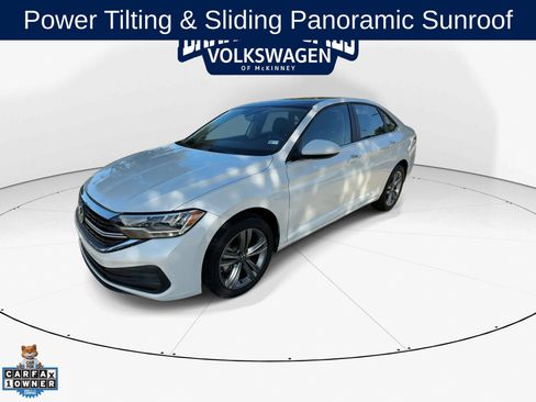 Used 2024 Volkswagen Jetta SE w/ Panoramic Sunroof Package FWD image 4