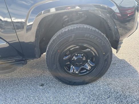 Used 2018 Toyota Tacoma SR image 16
