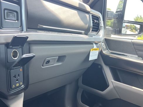 New 2026 Ford F450 Platinum w/ Platinum Plus Package AWD/4WD image 9