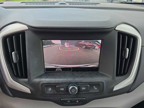 Used 2023 GMC Terrain SLE w/ Driver Convenience Package image 13