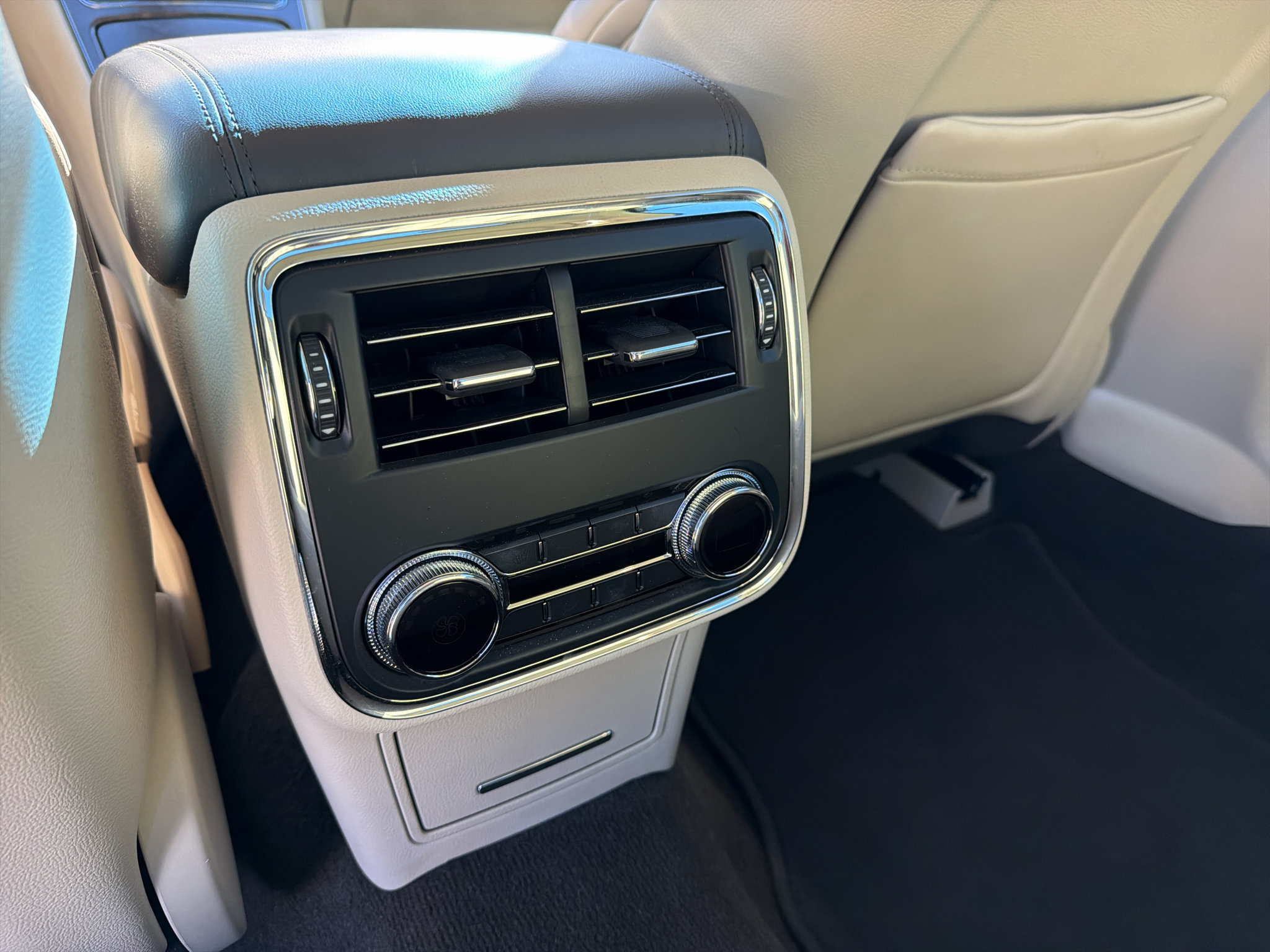 Used 2019 Lincoln Continental Reserve FWD image 14