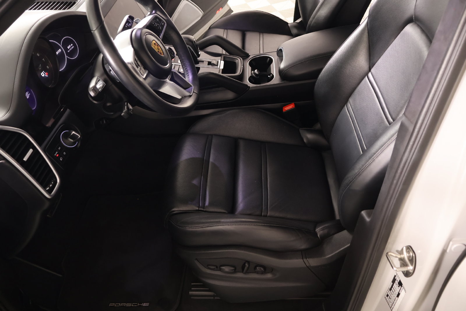 Certified 2023 Porsche Cayenne GTS AWD/4WD image 12