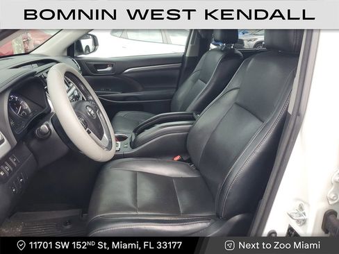 Used 2017 Toyota Highlander Limited image 25