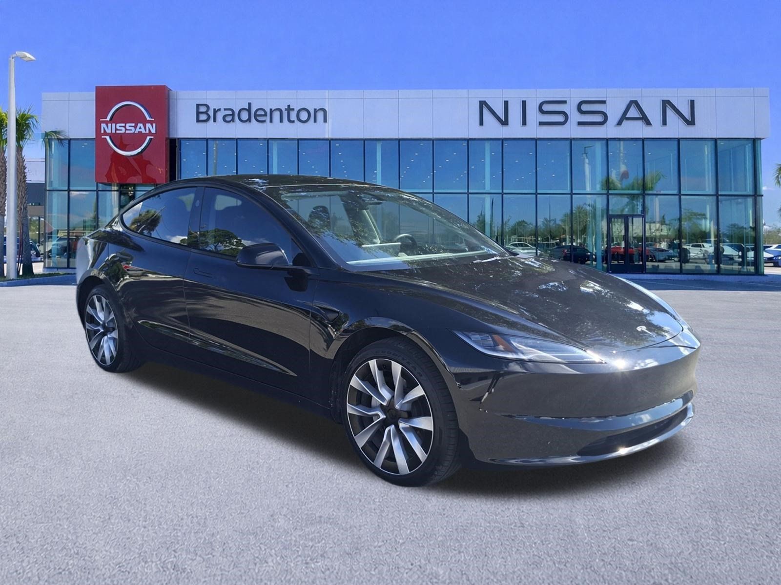 Used 2025 Tesla Model 3 Long Range RWD image 3