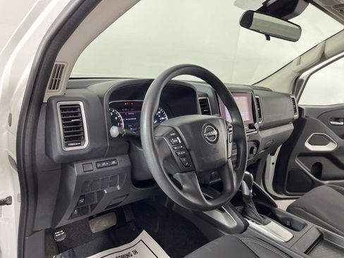 Used 2024 Nissan Frontier SV image 15