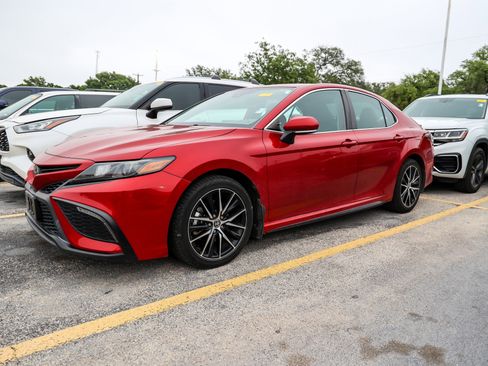 Certified 2023 Toyota Camry SE w/ Convenience Package FWD image 3