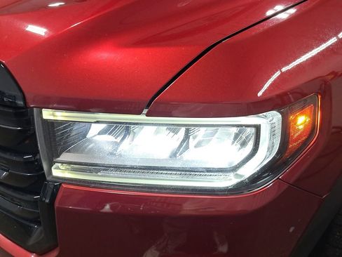 Used 2022 GMC Acadia SLT w/ Elevation Edition image 34