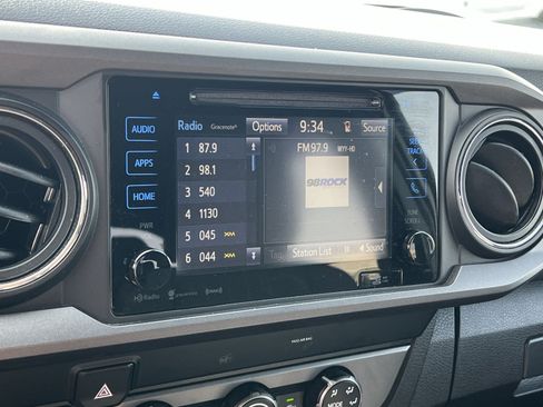 Used 2019 Toyota Tacoma TRD Sport AWD/4WD image 18