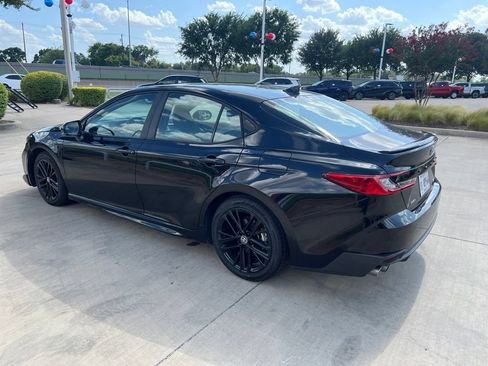 Used 2025 Toyota Camry SE FWD image 4