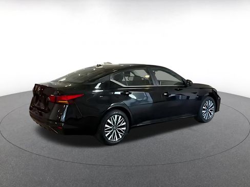 Used 2026 Nissan Altima 2.5 SV FWD image 12