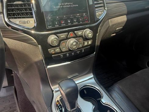 Used 2019 Jeep Grand Cherokee Altitude RWD image 15