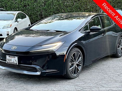 Used 2024 Toyota Prius XLE image 3
