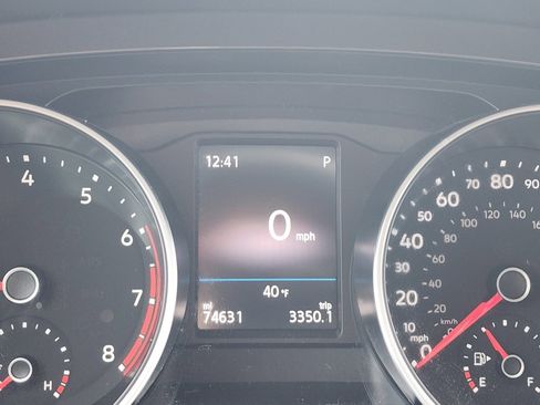 Used 2018 Volkswagen Tiguan SE image 18