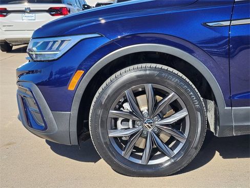 Used 2023 Volkswagen Tiguan SE image 7