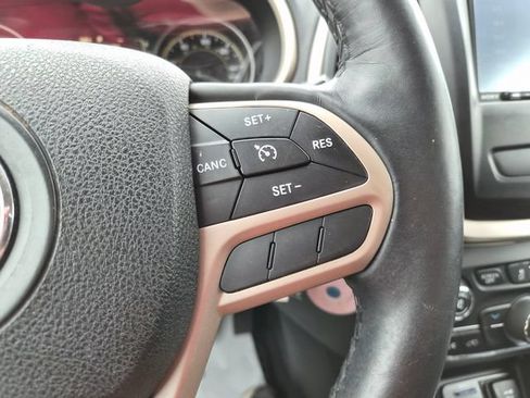 Used 2017 Jeep Cherokee Latitude w/ Cold Weather Group AWD/4WD image 21