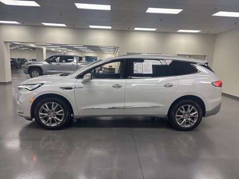 Used 2023 Buick Enclave Essence w/ Experience Buick Package image 4