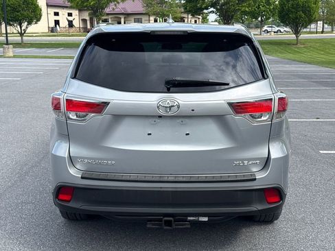 Used 2016 Toyota Highlander XLE AWD/4WD image 7