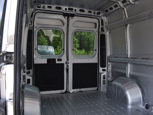 New 2026 RAM ProMaster 2500 w/ Premium Convenience Group FWD image 23