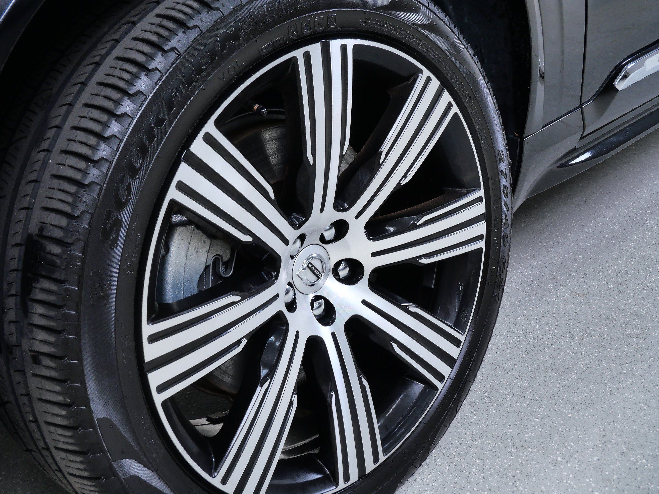 Used 2024 Volvo XC90 T8 Plus w/ Protection Package Premier AWD/4WD image 13