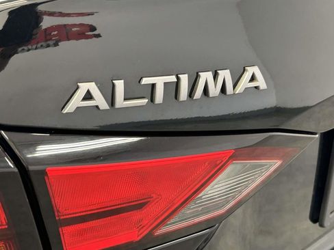 Used 2024 Nissan Altima 2.5 SV FWD image 10