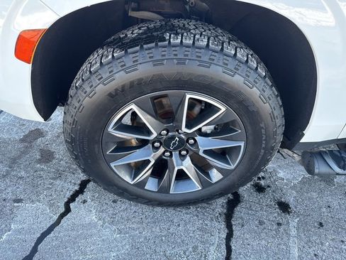 Used 2022 Chevrolet Suburban Z71 image 11