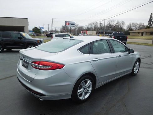 Used 2018 Ford Fusion SE FWD image 6