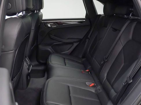 Certified 2026 Porsche Macan image 31